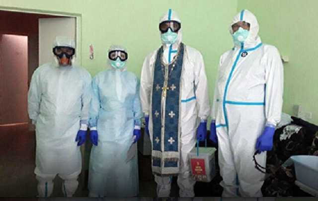 В России священникам выдали противоковидные рясы