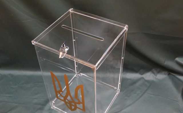 В Запорожье подросток украл урну для голосования, чтобы разводить улиток