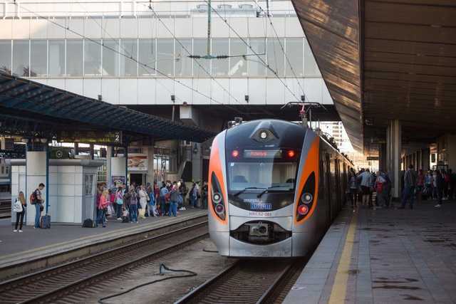 “Укрзализныця” просит не останавливать железнодорожное сообщение во время карантина