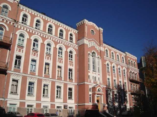 В Киеве из окна больницы выбросилась женщина с COVID-19