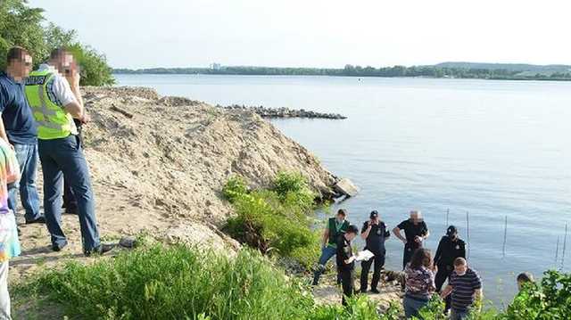 Столичные полицейские просят помощи в опознании мужчины, найденного в июне в Днепре
