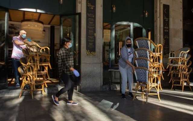 В Испании допускают введение комендантского часа в регионах из-за коронавируса