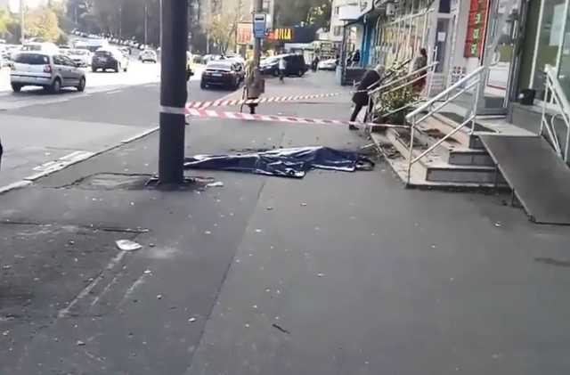 В Киеве с 9-го этажа выпала женщина с ребенком
