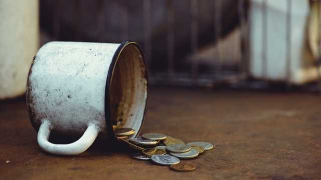 За полгода пандемии украинцы стали на 9% беднее, а россияне - на 11%