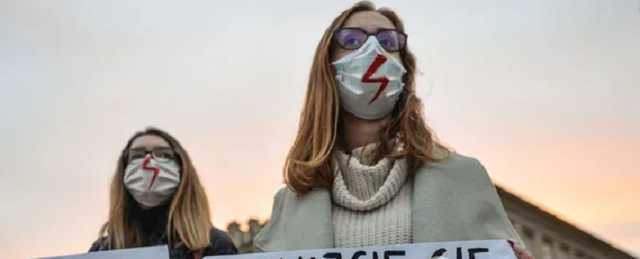 Суд в Польше запретил аборты: противники решения назвали его "адом для женщин"