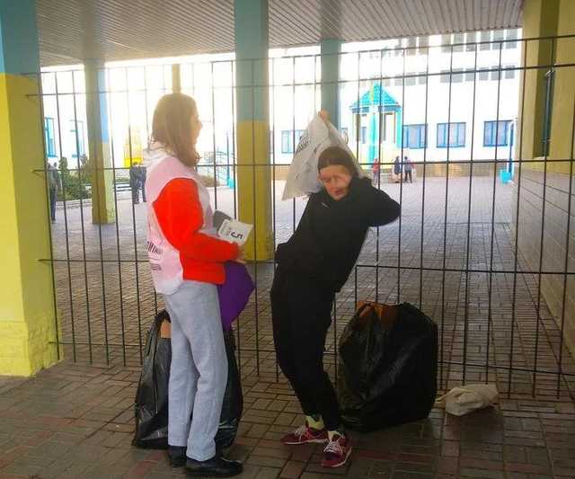 В Киеве опрос Зеленского проводят несовершеннолетние, – журналистка