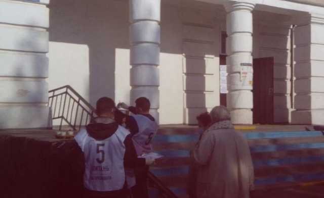 В Днепре женщина пыталась вынести из избирательного участка незаполненные бюллетени