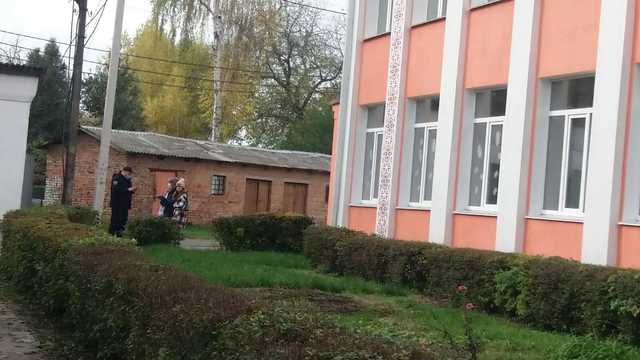 На Хмельнитчине 11-летняя девочка проводила опрос Зеленского