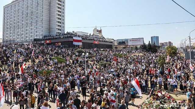 Беларусь вышла на забастовку против Лукашенко: срок "народного ультиматума" истек