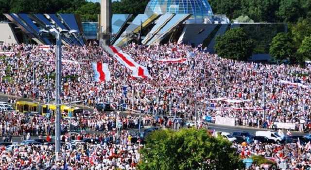 Общенациональная забастовка в Беларуси: люди перекрывают дороги