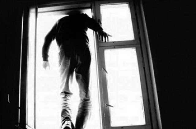 В Тернополе на избирательном участке спасли самоубийцу