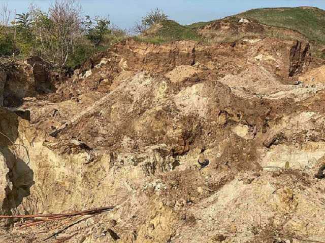 Смертельные игры: в Николаеве ребенок погиб под завалом песка