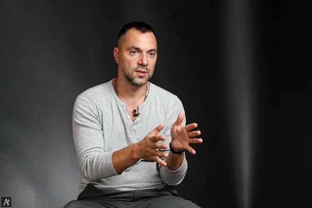 Арестович похвастался, что будет делать в ТКГ, и поделился позицией по поводу "Минска"