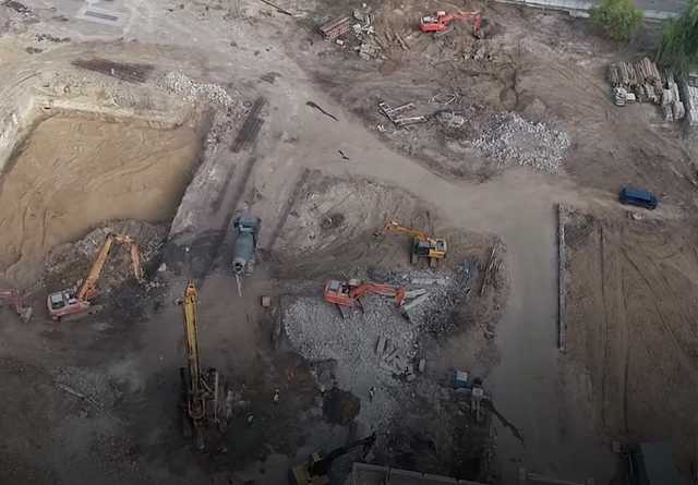 Замість хлібокомбінату – хмарочоси: у центрі Києва забудовник незаконно зносить будівлі хлібозаводу