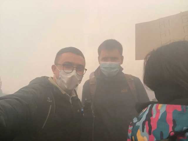 В Киеве протестуют возле Конституционного суда. Судьям собрали чемоданы на Ростов