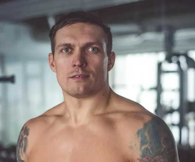 Усик поддержал пост Хабиба Нурмагомедова, в котором тот оскорбил Макрона