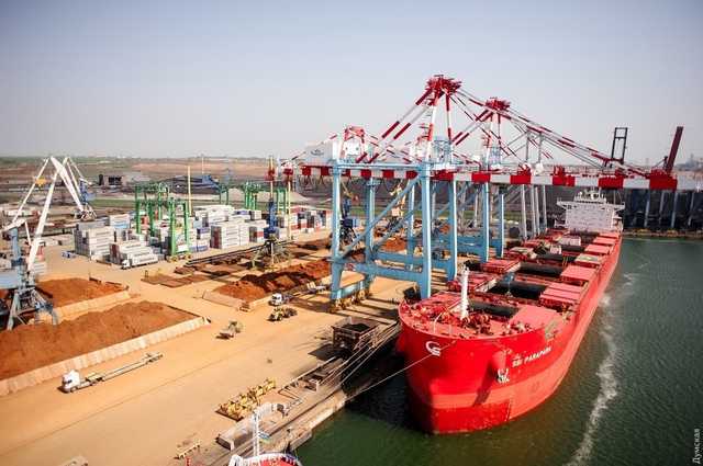 The corruption octopus in the port Pivdennyi