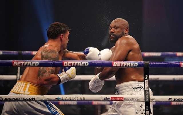 Усик победил Чисору единогласным решением судей