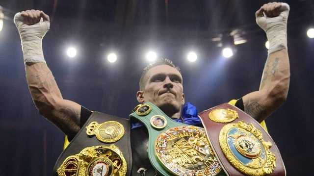 "Украина гордится!". Зеленский спустя полдня поздравил Усика с "крутой победой"