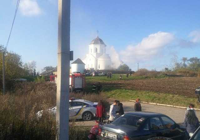 На Львівщині спалахнула старовинна церква