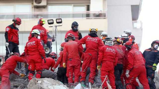 Последствия землетрясения в Турции: под обломками нашли живого 70-летнего мужчину