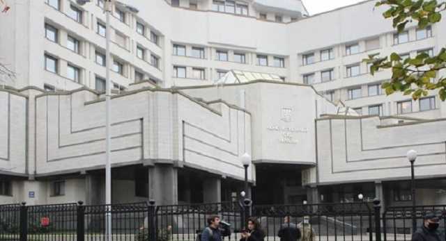 В “Слуге народа” уверяют, что новый состав КСУ могут сформировать за полгода