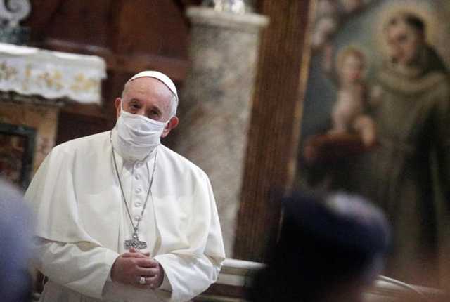 Папа Римский подверг критике противников карантина