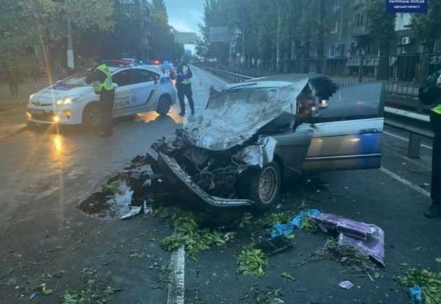 В Одесі чоловік викрав BMW і в’їхав в автобус з людьми