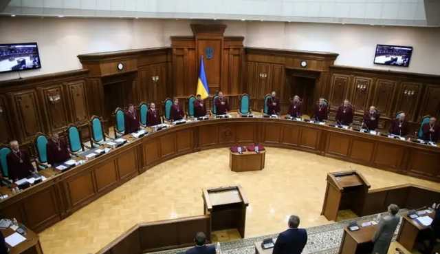 Судья КСУ пригрозил Зеленскому «войной»