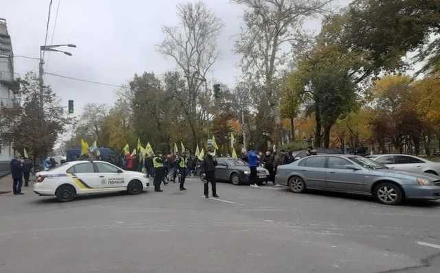 "Евробляхеры" перекрыли центр Киева, начались столкновения с полицией