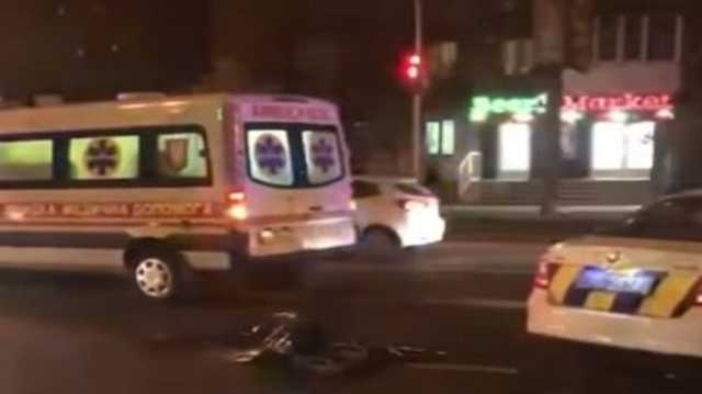 В Киеве на проспекте Свободы под колеса угодил пешеход