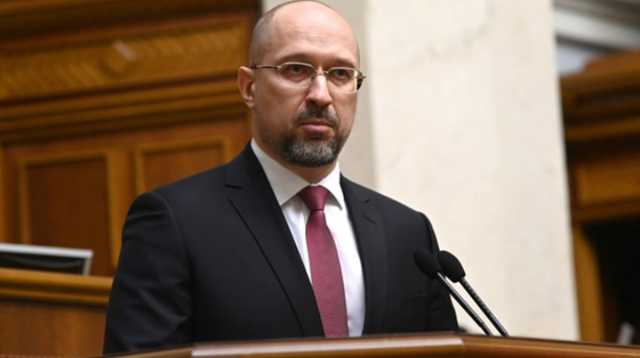 Украинцам пообещали пенсию в $300, а зарплату в $900: озвучены сроки