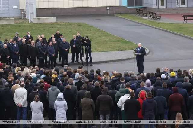 Лукашенко заявил, что выборы в США — это «позорище»