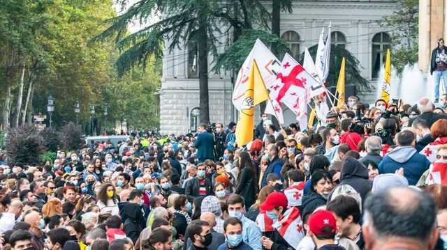 Оппозиция устроила митинг в Тбилиси и требует новых парламентских выборов
