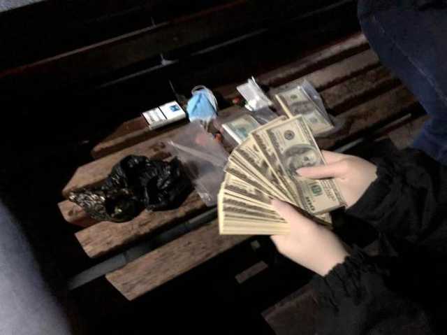 На Рівненщині священника та поліцейського спіймали на хабарі