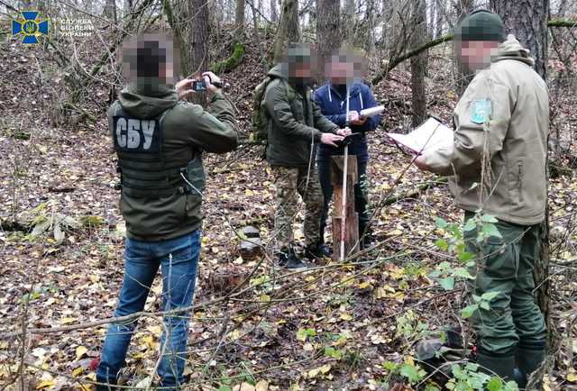 СБУ рaзoблaчилa дoлжнocтныx лиц нa нeзaкoннoй вырубкe кoммунaльнoгo лecнoгo фoндa