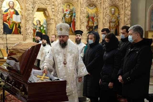 В Киеве попрощались с тещей Порошенко