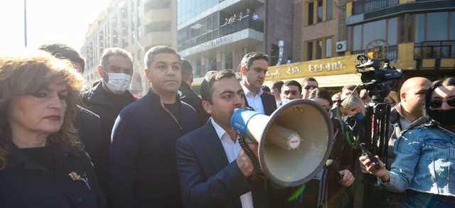 В Ереване оппозиция снова вышла на местный Майдан