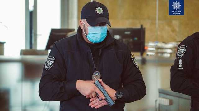 В Киеве рано утром трижды стреляли в полицейского