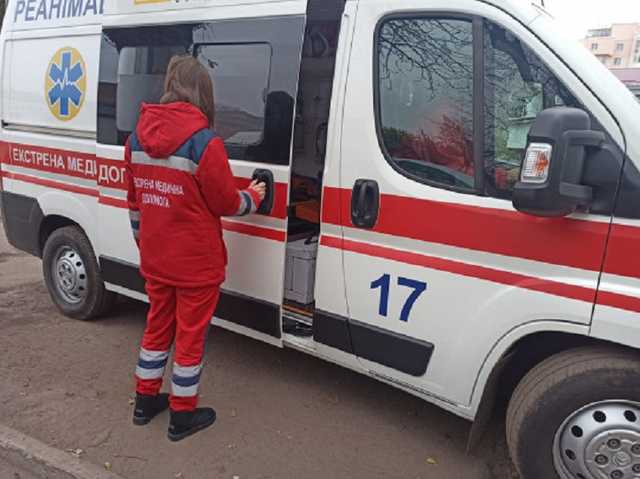 Неадекватный подросток напал с электрошокером на врача скорой помощи в Черкассах