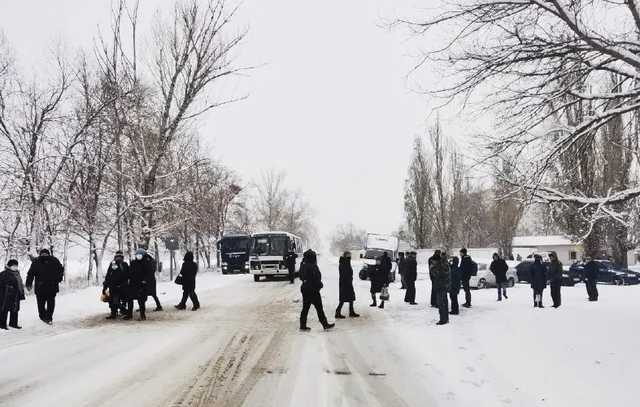На Харьковщине люди перекрыли дорогу из-за отсутствия отопления в домах