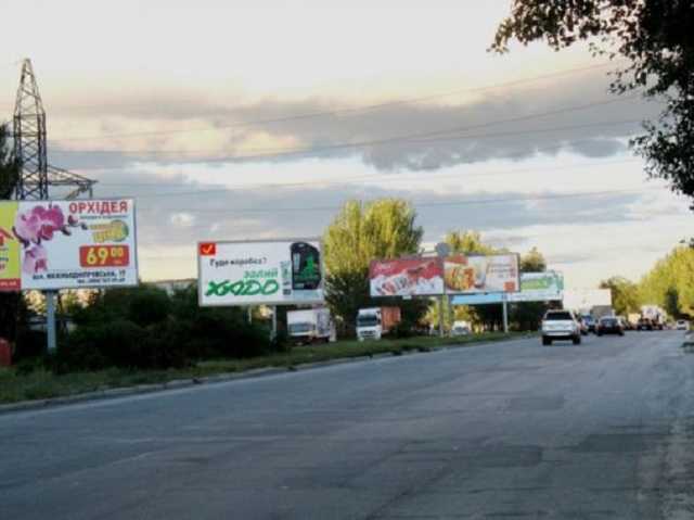В Украине предложили запретить рекламу вдоль автодорог