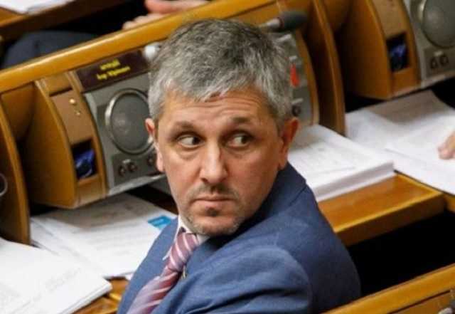 "Слуга народа" Анатолий Остапенко засветил в Раде сумку за баснословные деньги