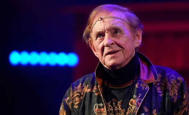 Стало известно, кому достанется наследство умершего Романа Виктюка