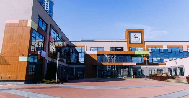 Зеленский мог подцепить коронавирус в школе жены олигарха Василия Хмельницкого