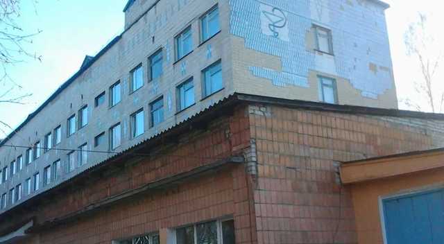 На Сумщине женщина умерла у входа в больницу после сдачи теста на COVID-19