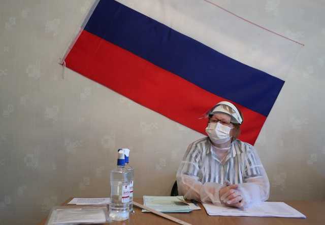 Рано хвастались: привитые вакциной "Спутник V" российские медики резко заболели COVID-19