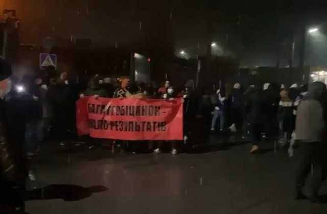 В Козине у дома Порошенко произошли стычки