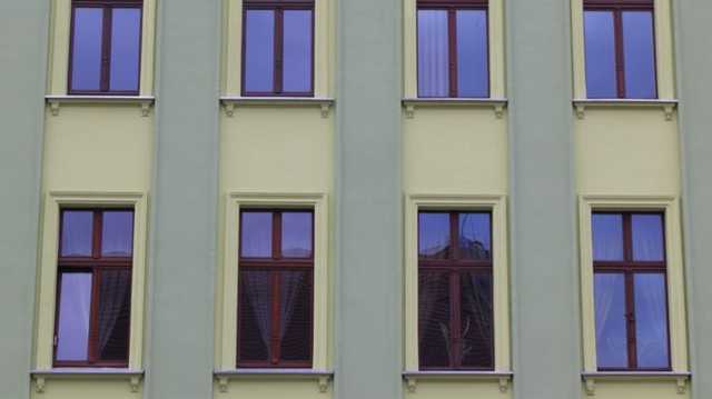 В Одессе парень пошел в гости, выпал из окна многоэтажки и погиб