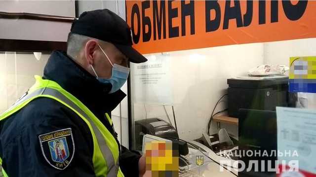 В субботу полицейские вместо штрафов раздавали маски тем, у кого их нет